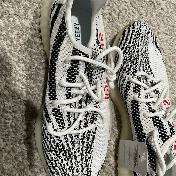Yeezy Boost 350 (NWOB)